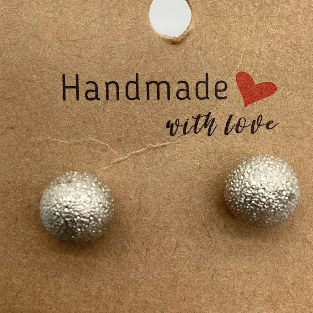 190. Round Silver Ball Studded Earrings VGUC